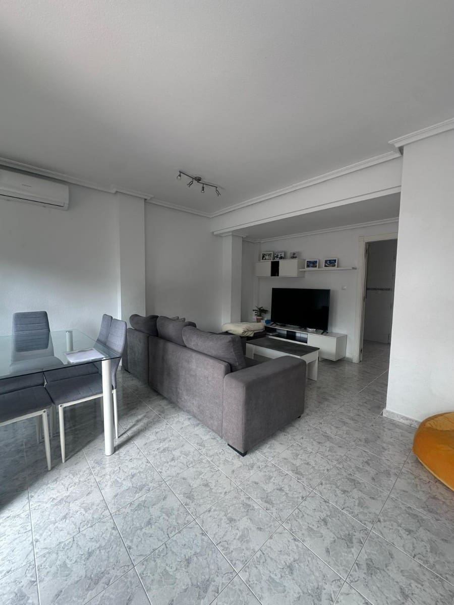 3 soverom Hus til salgs i Torrevieja med svømmebasseng - € 266 000 (Ref: 9444702)