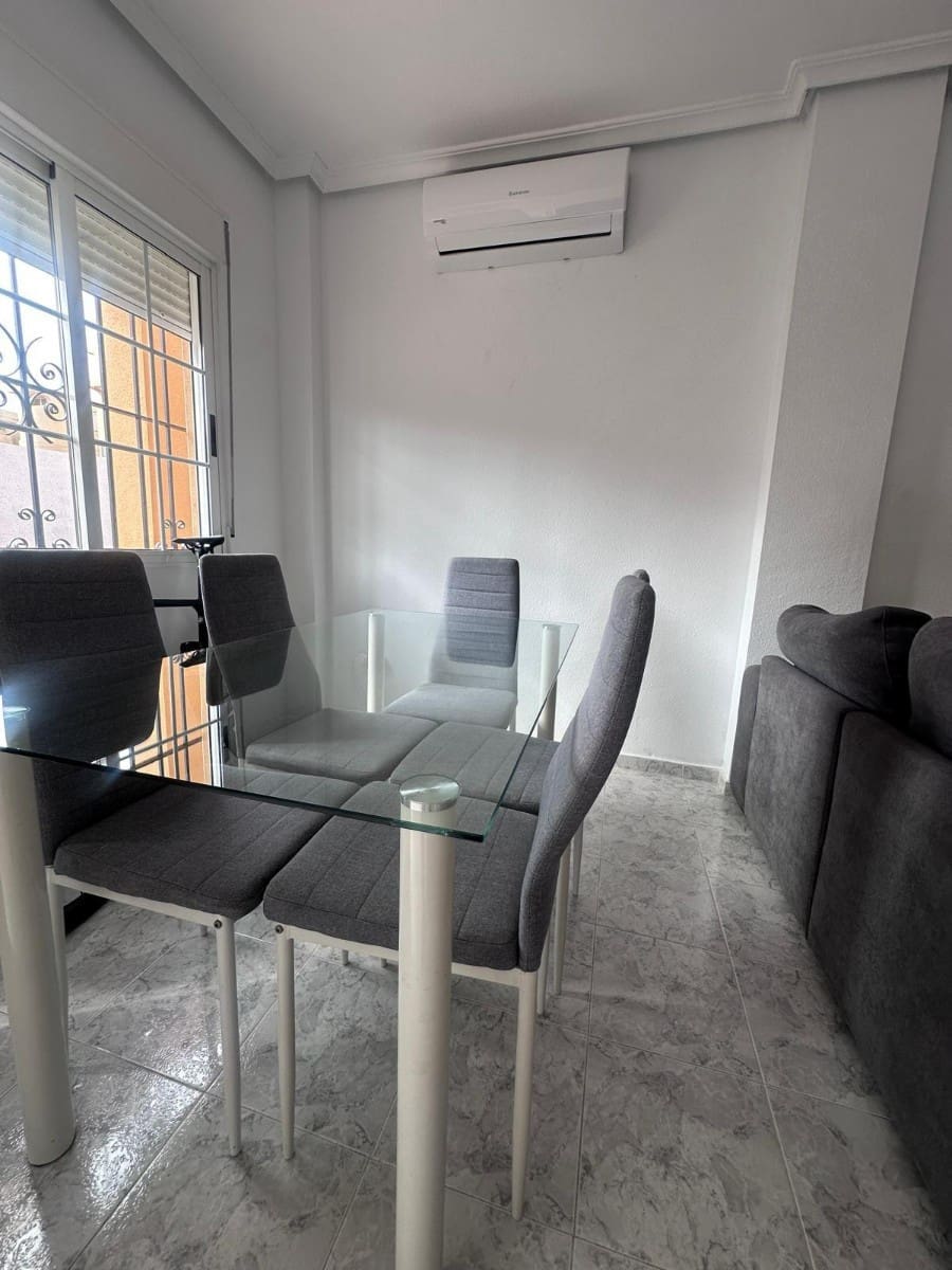 3 soverom Hus til salgs i Torrevieja med svømmebasseng - € 266 000 (Ref: 9444702)