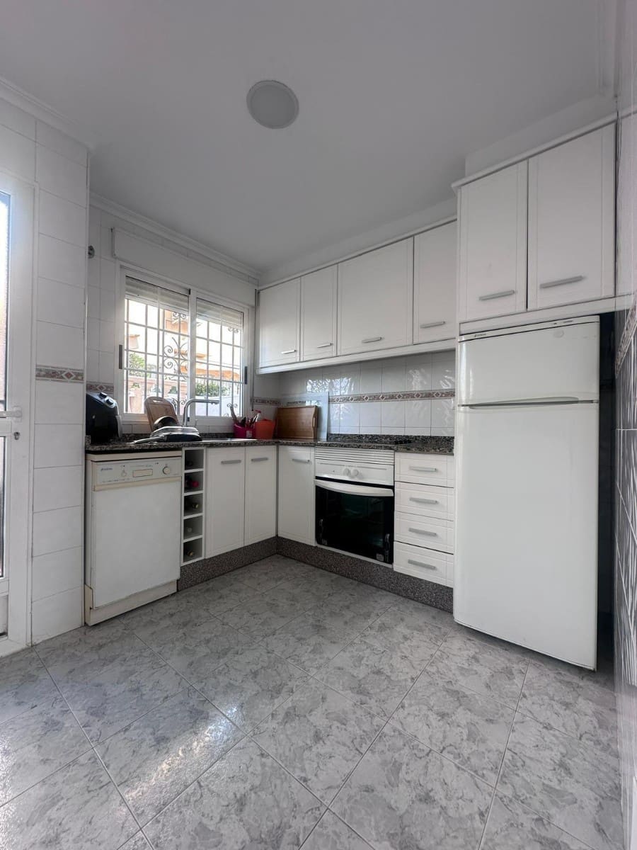 3 soverom Hus til salgs i Torrevieja med svømmebasseng - € 266 000 (Ref: 9444702)