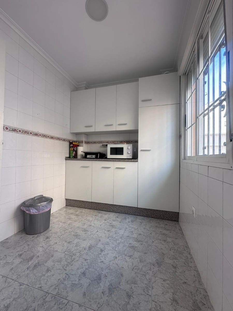 3 soverom Hus til salgs i Torrevieja med svømmebasseng - € 266 000 (Ref: 9444702)