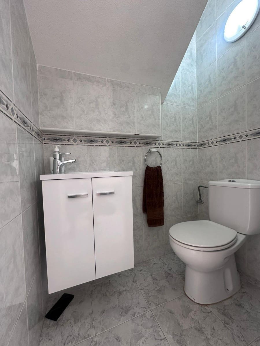 3 soverom Hus til salgs i Torrevieja med svømmebasseng - € 266 000 (Ref: 9444702)