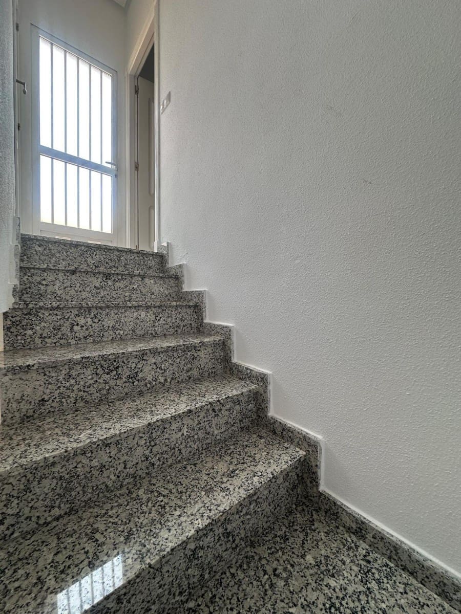 3 soverom Hus til salgs i Torrevieja med svømmebasseng - € 266 000 (Ref: 9444702)