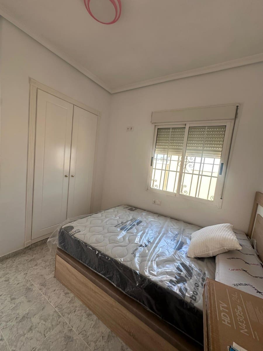 3 soverom Hus til salgs i Torrevieja med svømmebasseng - € 266 000 (Ref: 9444702)