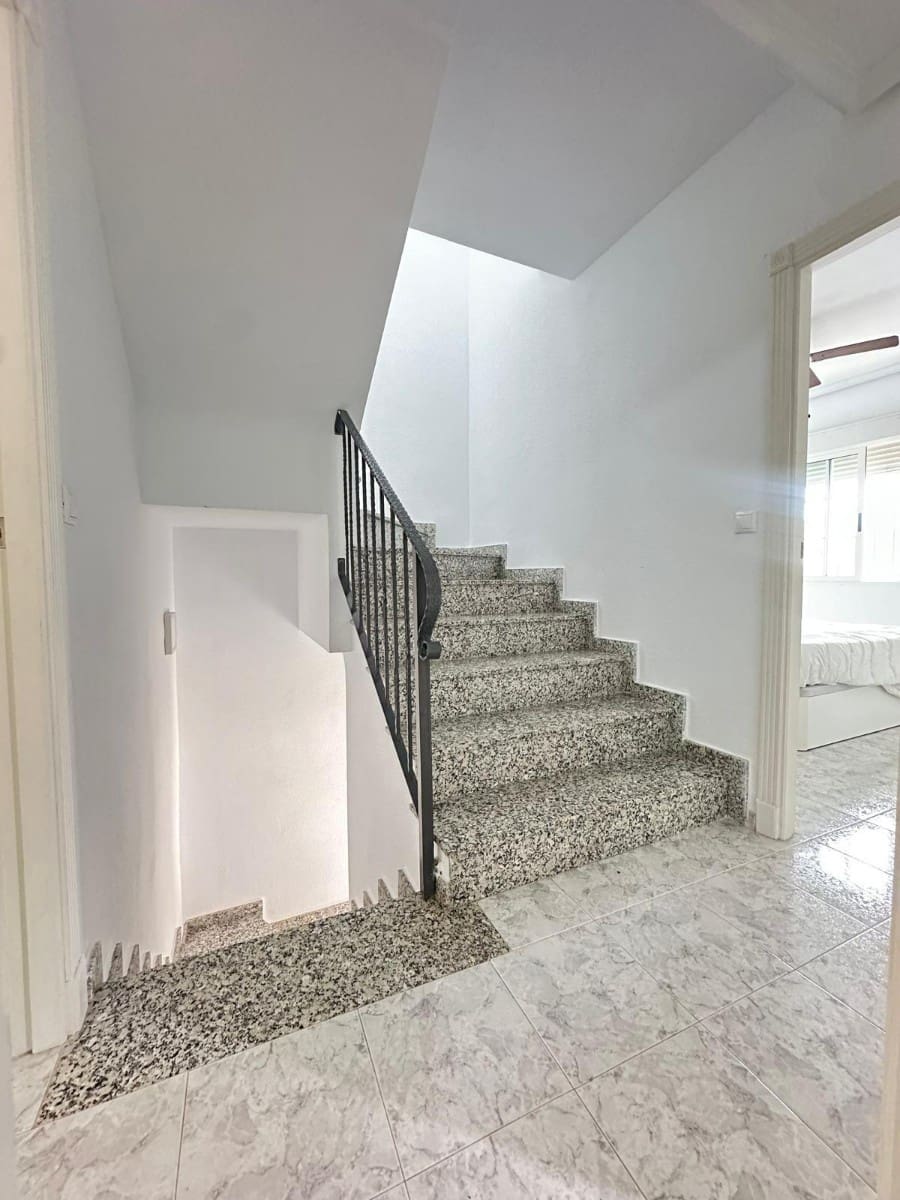 3 soverom Hus til salgs i Torrevieja med svømmebasseng - € 266 000 (Ref: 9444702)