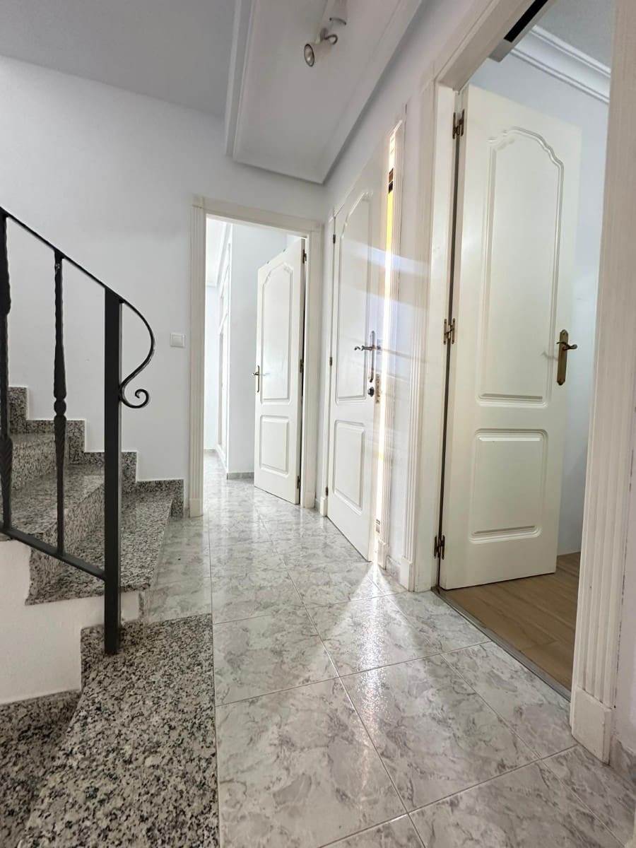 3 soverom Hus til salgs i Torrevieja med svømmebasseng - € 266 000 (Ref: 9444702)