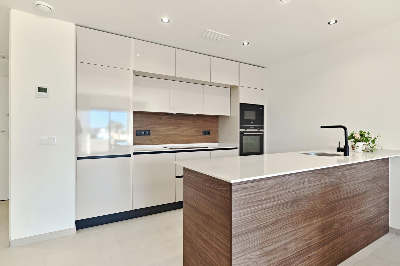 2 soverom Leilighet til salgs i La Veleta med svømmebasseng - € 370 000 (Ref: 9444709)