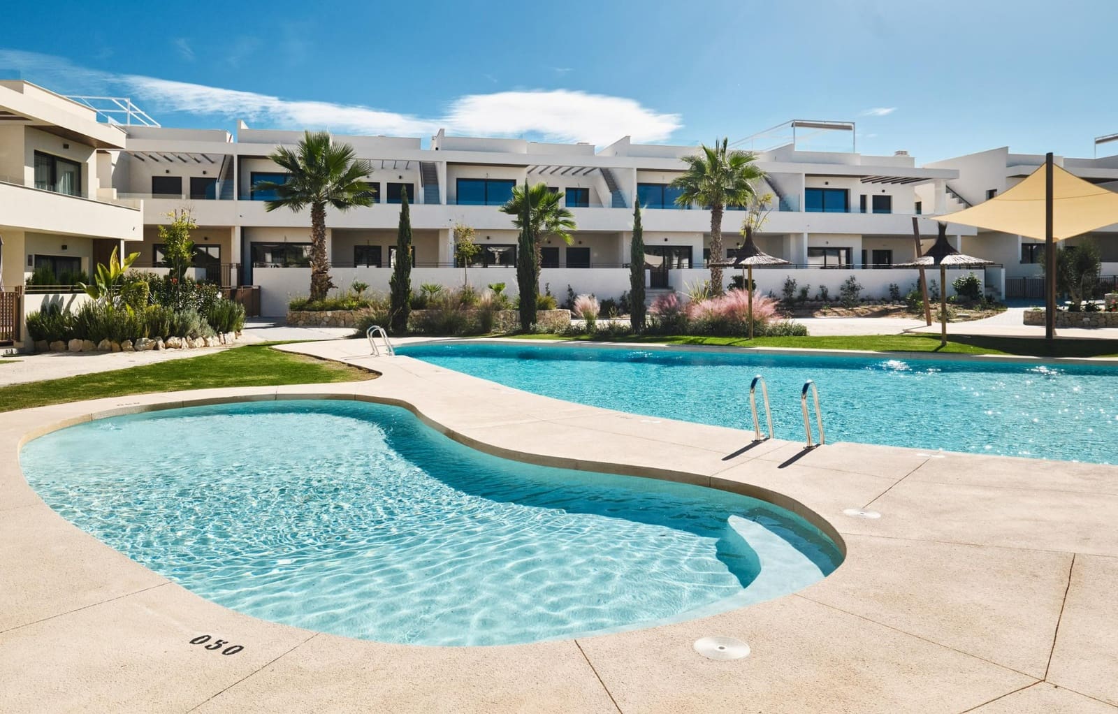 2 soverom Leilighet til salgs i La Veleta med svømmebasseng - € 370 000 (Ref: 9444709)