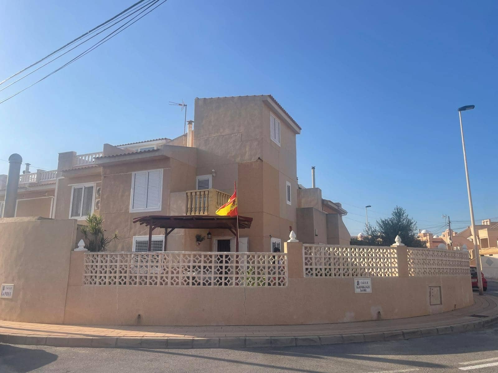 5 chambre Maison de Ville à vendre à Torrevieja avec piscine garage - 315 000 € (Ref: 9444711)