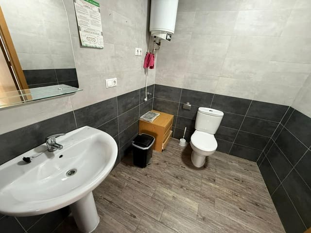 Commercial for sale in Almoradí - € 220,000 (Ref: 9465912)