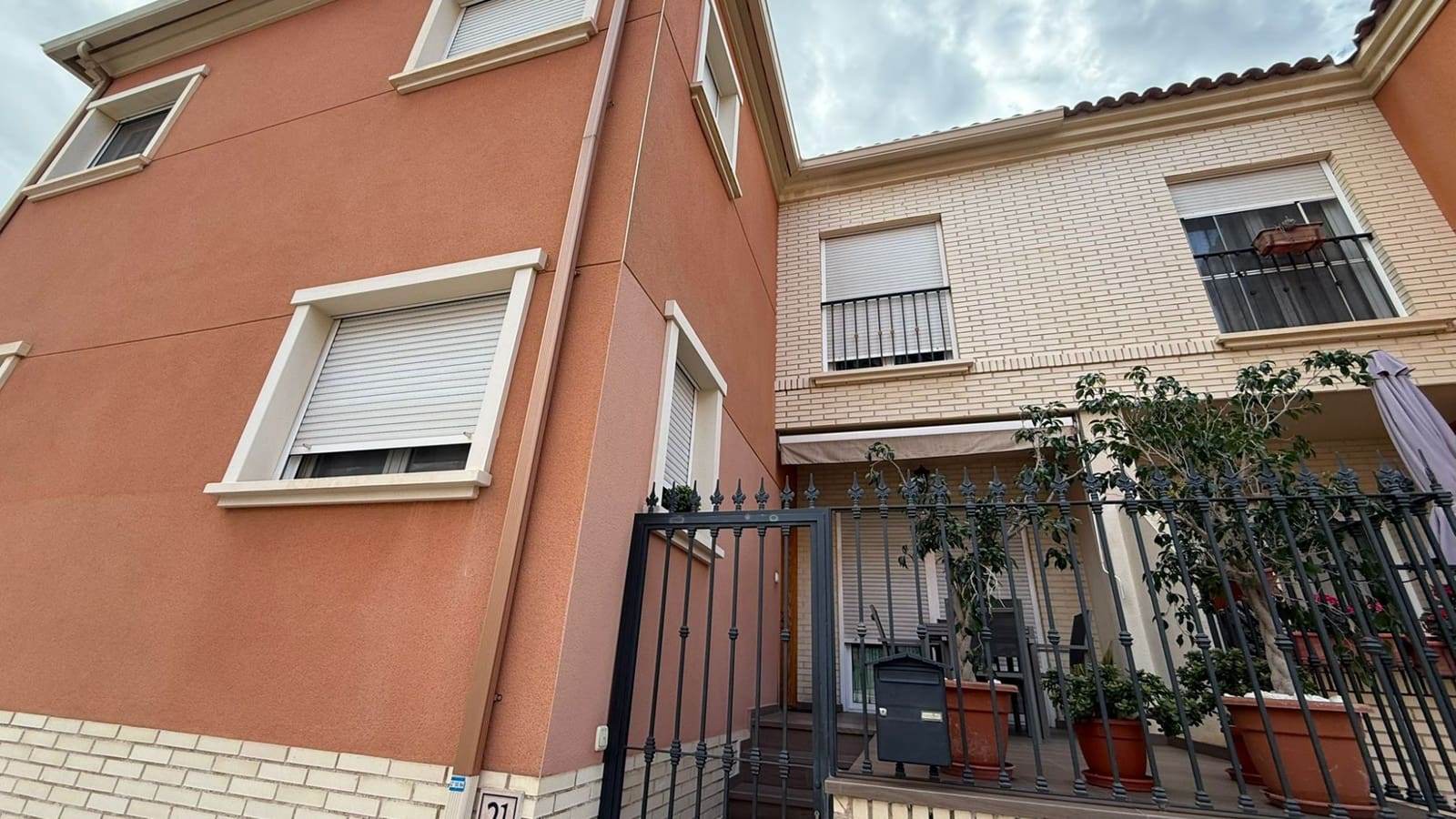 4 bedroom Townhouse for sale in Almoradi with garage - € 210,000 (Ref: 9562550)