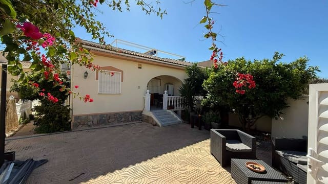 3 slaapkamer Halfvrijstaande villa te koop in Ciudad Quesada, Rojales met zwembad - € 245.000 (Ref: 9684239)