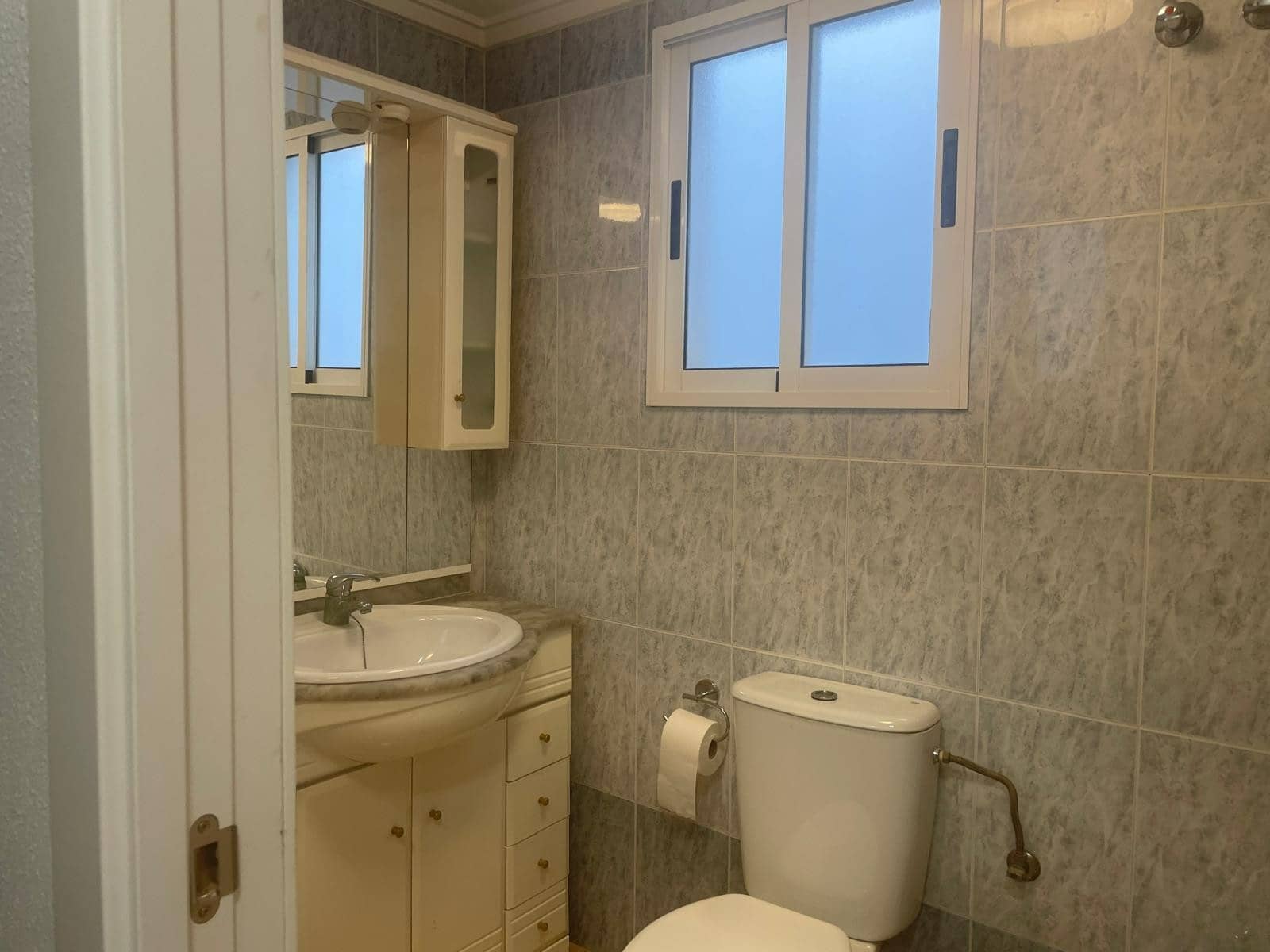 2 Zimmer Apartment zu verkaufen in Torrevieja mit Pool - 136.500 € (Ref: 9834224)