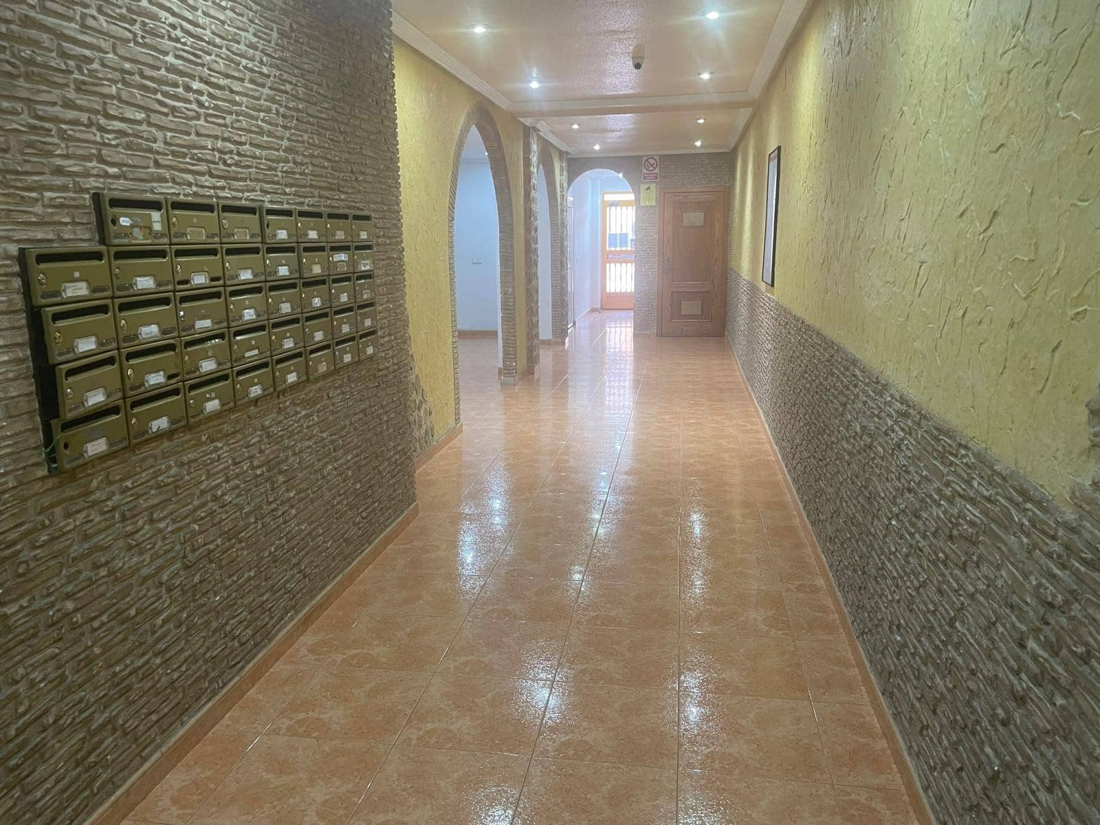 2 Zimmer Apartment zu verkaufen in Torrevieja mit Pool - 136.500 € (Ref: 9834224)
