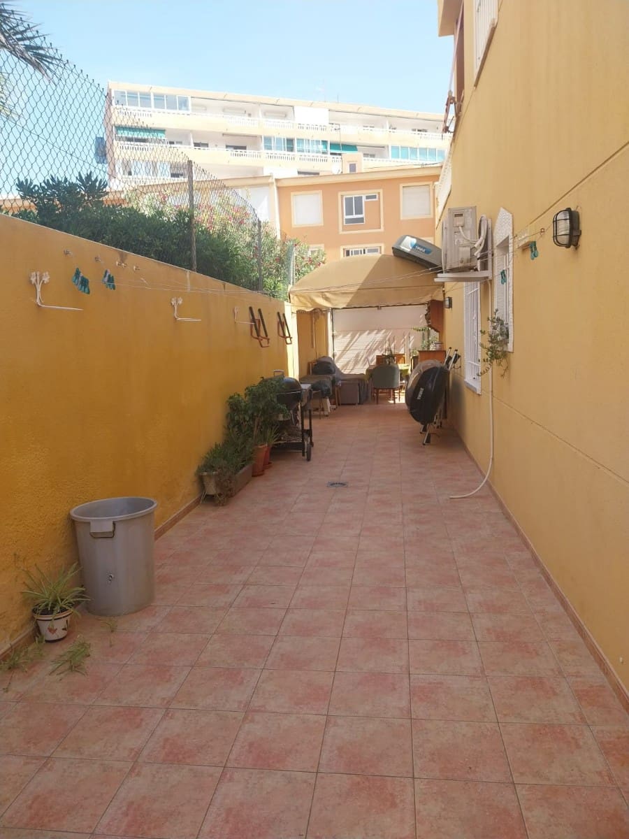 Pareado de 3 habitaciones en La Mata en venta con garaje - 264.000 € (Ref: 9893063)