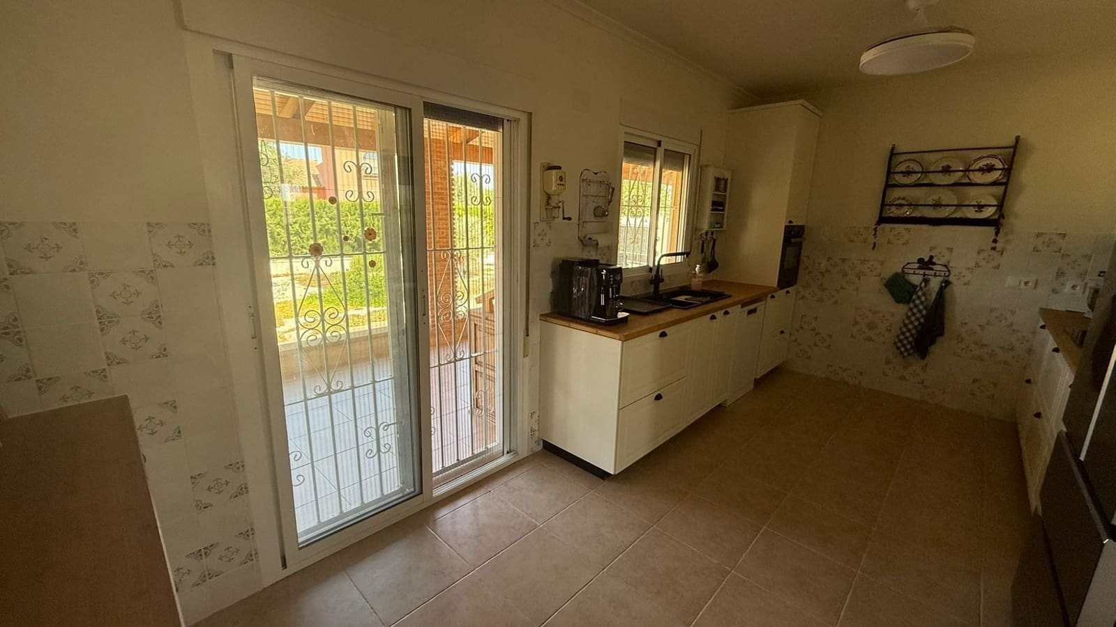 3 soveværelse Finca/Landehus til salg i Catral med swimmingpool garage - € 390.000 (Ref: 9946572)