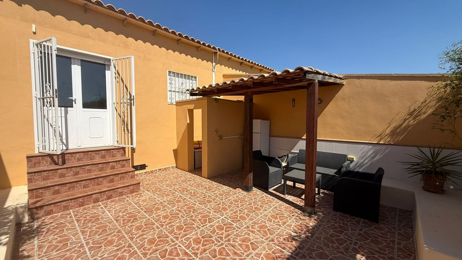 3 soveværelse Finca/Landehus til salg i Catral med swimmingpool garage - € 390.000 (Ref: 9946572)
