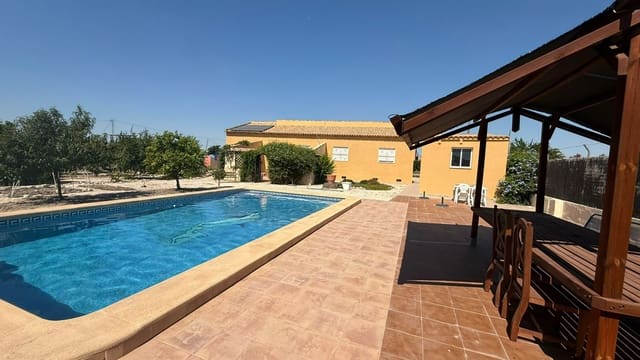 3 soveværelse Finca/Landehus til salg i Catral med swimmingpool garage - € 390.000 (Ref: 9946572)