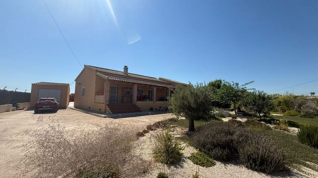 3 soveværelse Finca/Landehus til salg i Catral med swimmingpool garage - € 390.000 (Ref: 9946572)