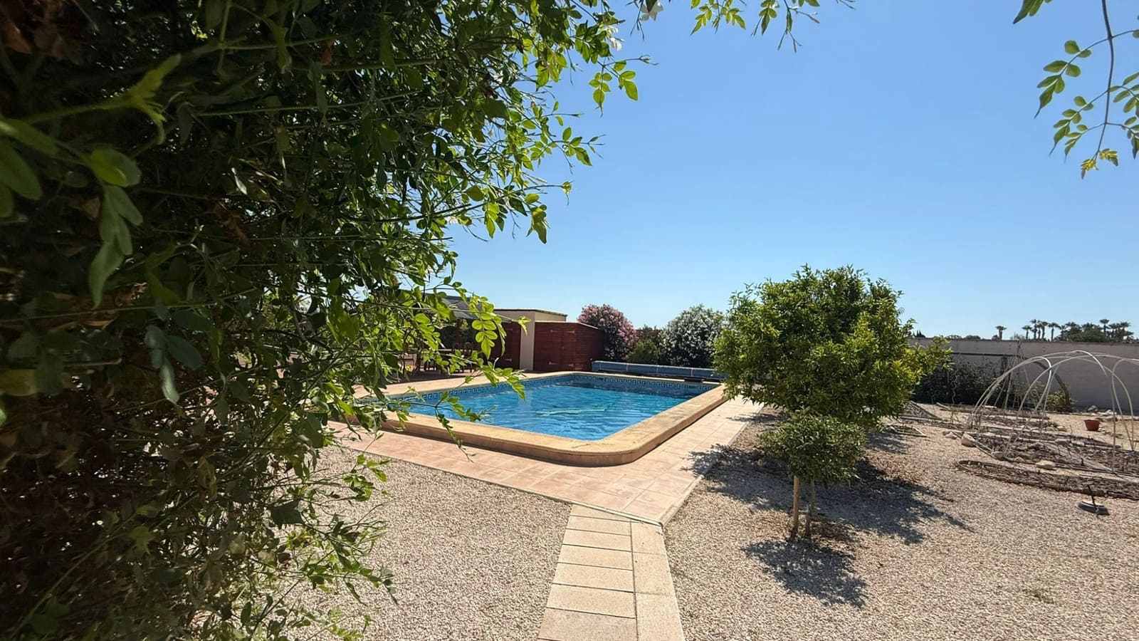 3 soveværelse Finca/Landehus til salg i Catral med swimmingpool garage - € 390.000 (Ref: 9946572)