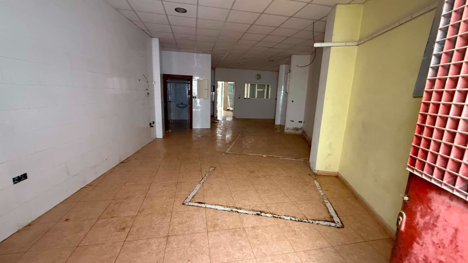 Kommersiell till salu i Almoradi - 110 000 € (Ref: 9965876)
