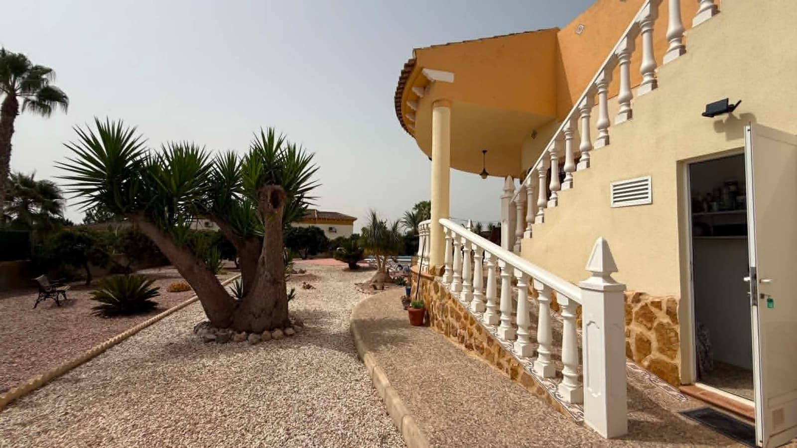 3 soveværelse Villa til salg i Catral med swimmingpool garage - € 389.000 (Ref: 9977712)