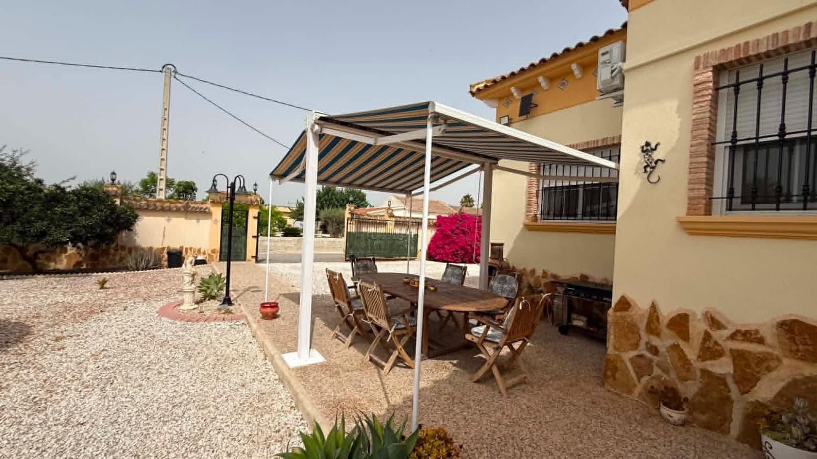 3 soveværelse Villa til salg i Catral med swimmingpool garage - € 389.000 (Ref: 9977712)