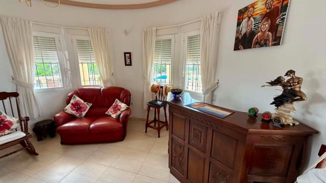 3 soveværelse Villa til salg i Catral med swimmingpool garage - € 389.000 (Ref: 9977712)