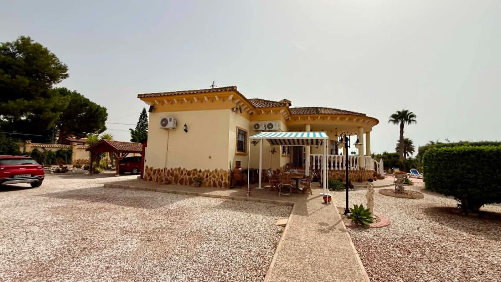 3 soveværelse Villa til salg i Catral med swimmingpool garage - € 389.000 (Ref: 9977712)