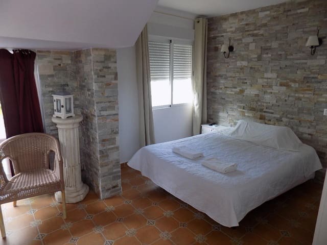 16 sypialnia Hotel na sprzedaż w Calpe / Calp z basenem garażem - 1 050 000 € (Ref: 2437082)