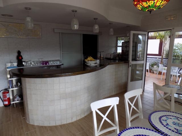 16 sypialnia Hotel na sprzedaż w Calpe / Calp z basenem garażem - 1 050 000 € (Ref: 2437082)