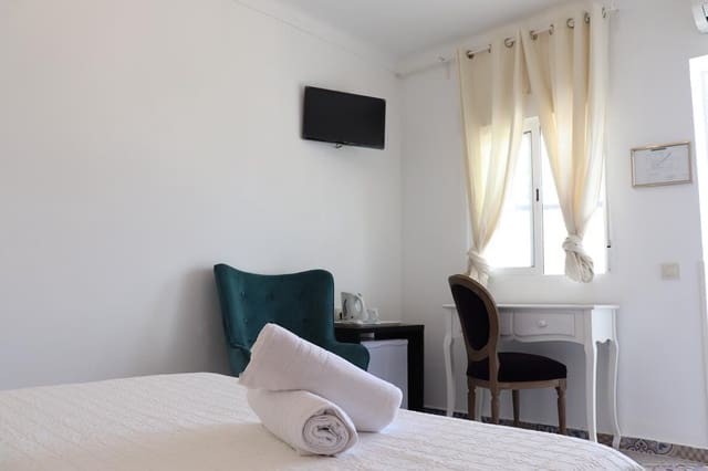 11 sypialnia Hotel na sprzedaż w Calpe / Calp z basenem garażem - 850 000 € (Ref: 6053444)