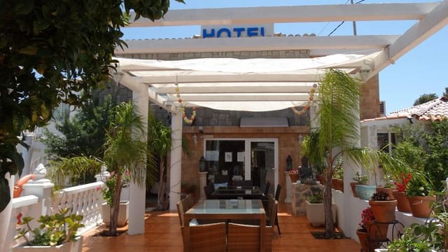 11 sypialnia Hotel na sprzedaż w Calpe / Calp z basenem garażem - 850 000 € (Ref: 6053444)