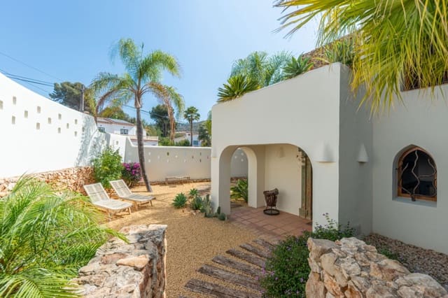 3 soveværelse Villa til salg i Moraira, Teulada-Moraira med swimmingpool - € 1.995.000 (Ref: 9861087)