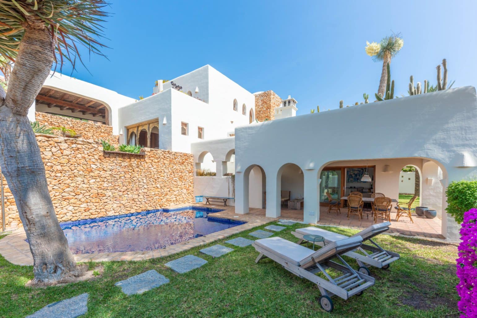 3 soveværelse Villa til salg i Moraira med swimmingpool - € 1.995.000 (Ref: 9861087)