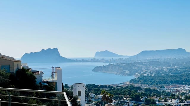 4 soverom Villa til salgs i Moraira, Teulada-Moraira med svømmebasseng garasje - € 1 650 000 (Ref: 9861090)