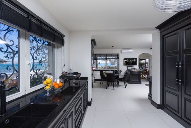 5 Zimmer Villa zu verkaufen in Moraira, Teulada-Moraira - 5.850.000 € (Ref: 9861092)