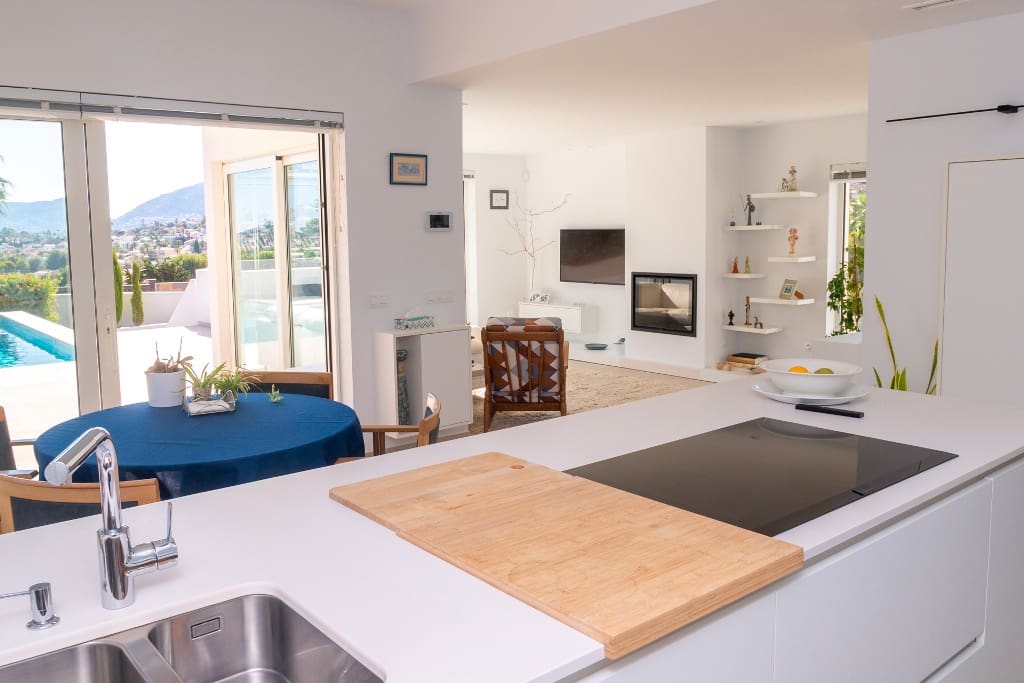 4 bedroom Villa for sale in Calpe / Calp with pool - € 1,380,000 (Ref: 9861095)