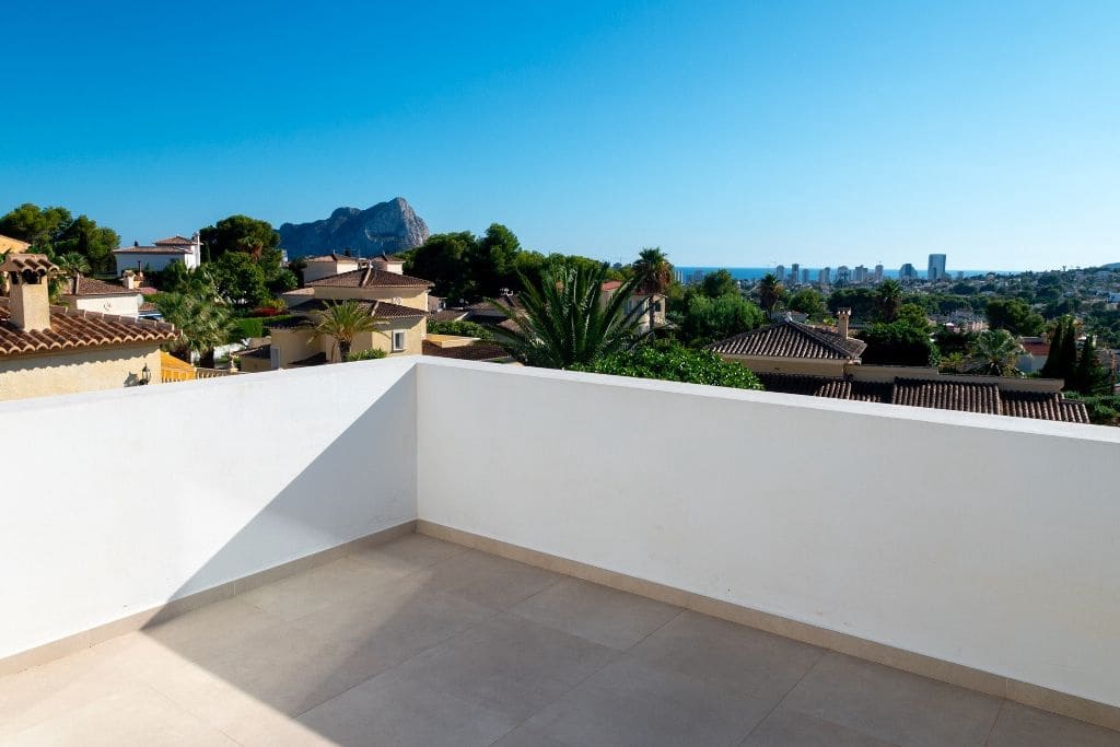 4 bedroom Villa for sale in Calpe / Calp with pool - € 1,380,000 (Ref: 9861095)