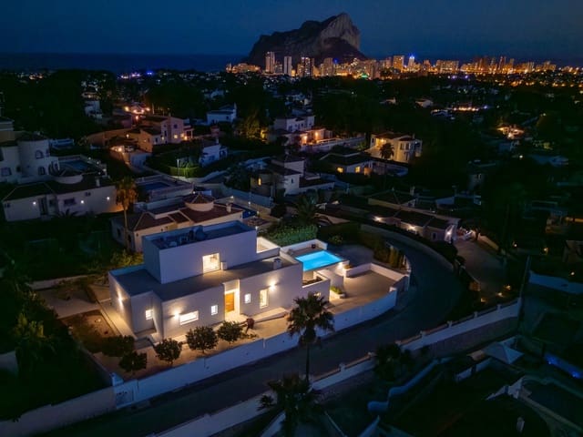 4 Zimmer Villa zu verkaufen in Calpe / Calp mit Pool - 1.380.000 € (Ref: 9861095)