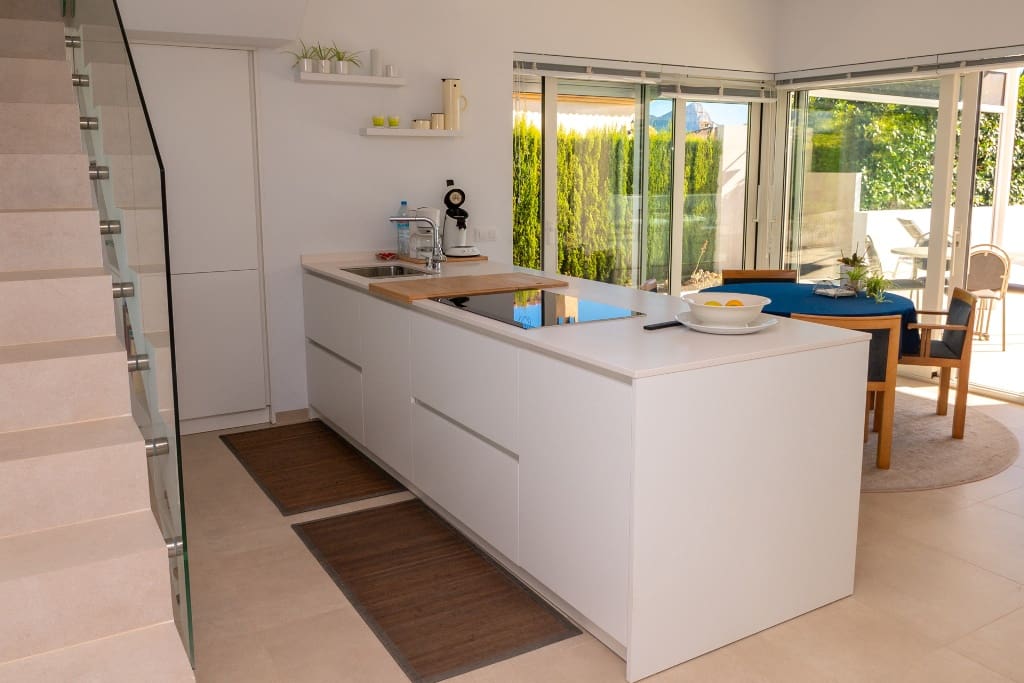 4 bedroom Villa for sale in Calpe / Calp with pool - € 1,380,000 (Ref: 9861095)