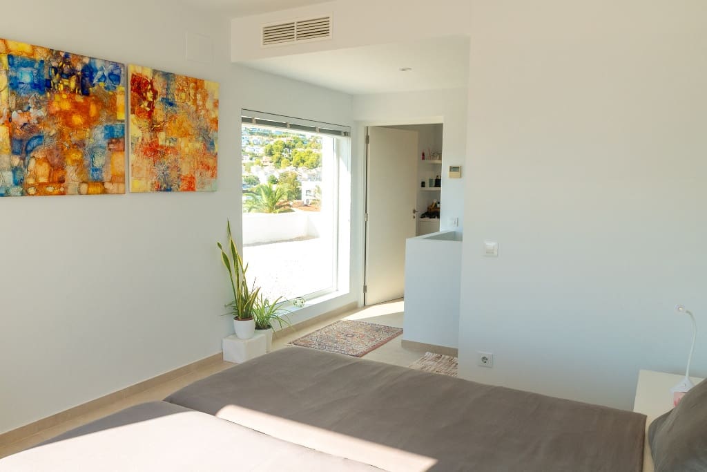 4 bedroom Villa for sale in Calpe / Calp with pool - € 1,380,000 (Ref: 9861095)