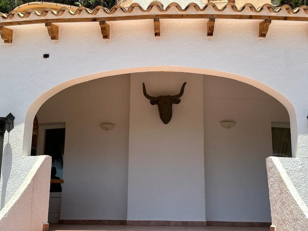 4 soverom Villa til salgs i Moraira med svømmebasseng garasje - € 980 000 (Ref: 9861099)