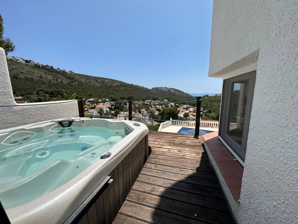 4 soverom Villa til salgs i Moraira med svømmebasseng garasje - € 980 000 (Ref: 9861099)
