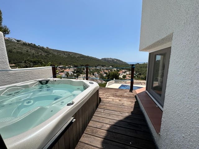 4 soverom Villa til salgs i Moraira, Teulada-Moraira med svømmebasseng garasje - € 980 000 (Ref: 9861099)