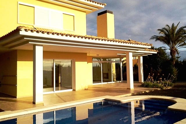 Chalet de 4 habitaciones en Altea la Vella, Altea en venta con piscina garaje - 699.900 € (Ref: 9911735)