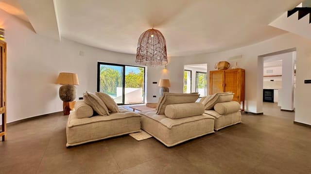 4 soverom Villa til salgs i Moraira, Teulada-Moraira med svømmebasseng garasje - € 1 500 000 (Ref: 9928061)
