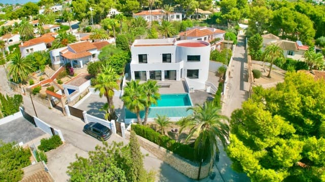 4 soverom Villa til salgs i Moraira, Teulada-Moraira med svømmebasseng garasje - € 1 500 000 (Ref: 9928061)