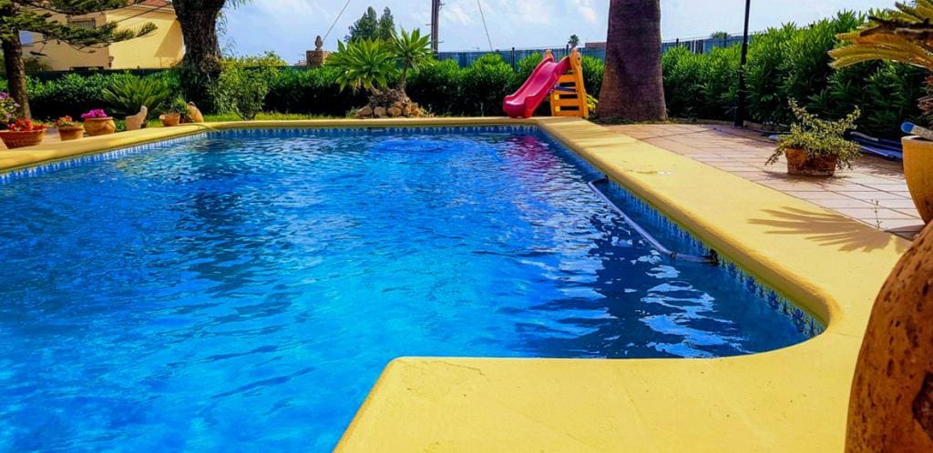 5 bedroom Villa for sale in Ondara with pool - € 850,000 (Ref: 7708318)