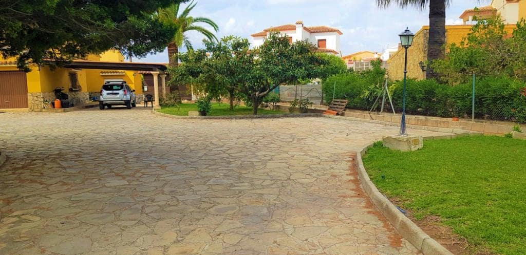 5 bedroom Villa for sale in Ondara with pool - € 850,000 (Ref: 7708318)