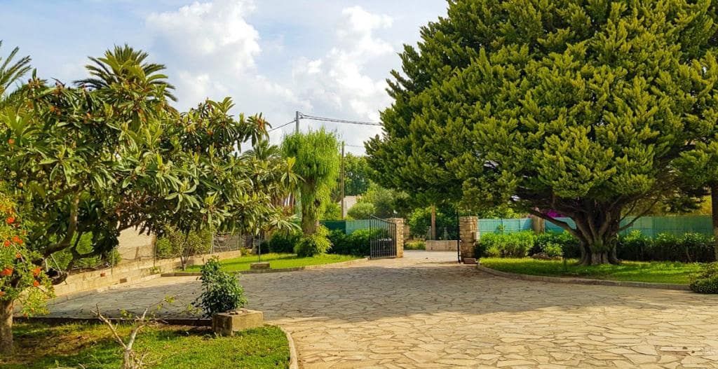 5 bedroom Villa for sale in Ondara with pool - € 850,000 (Ref: 7708318)